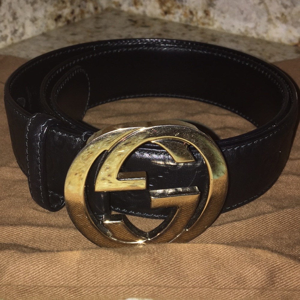 Woman’s Black Gucci Belt